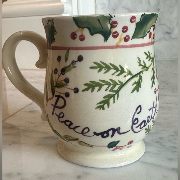 🌲 Hand-Painted Christmas Mug with Coordinating Plate - Picture 3 of 10